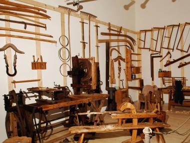 Display of traditional tools and instruments in the Marchmuseum Rempen